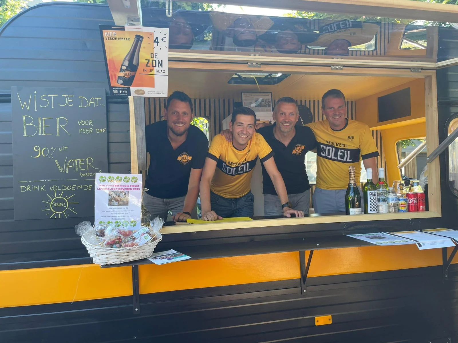Team van Brouwerij Soleil in de baravan